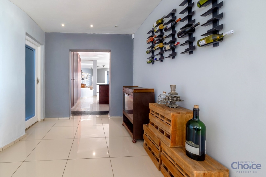 5 Bedroom Property for Sale in Jeffreys Bay Central Eastern Cape